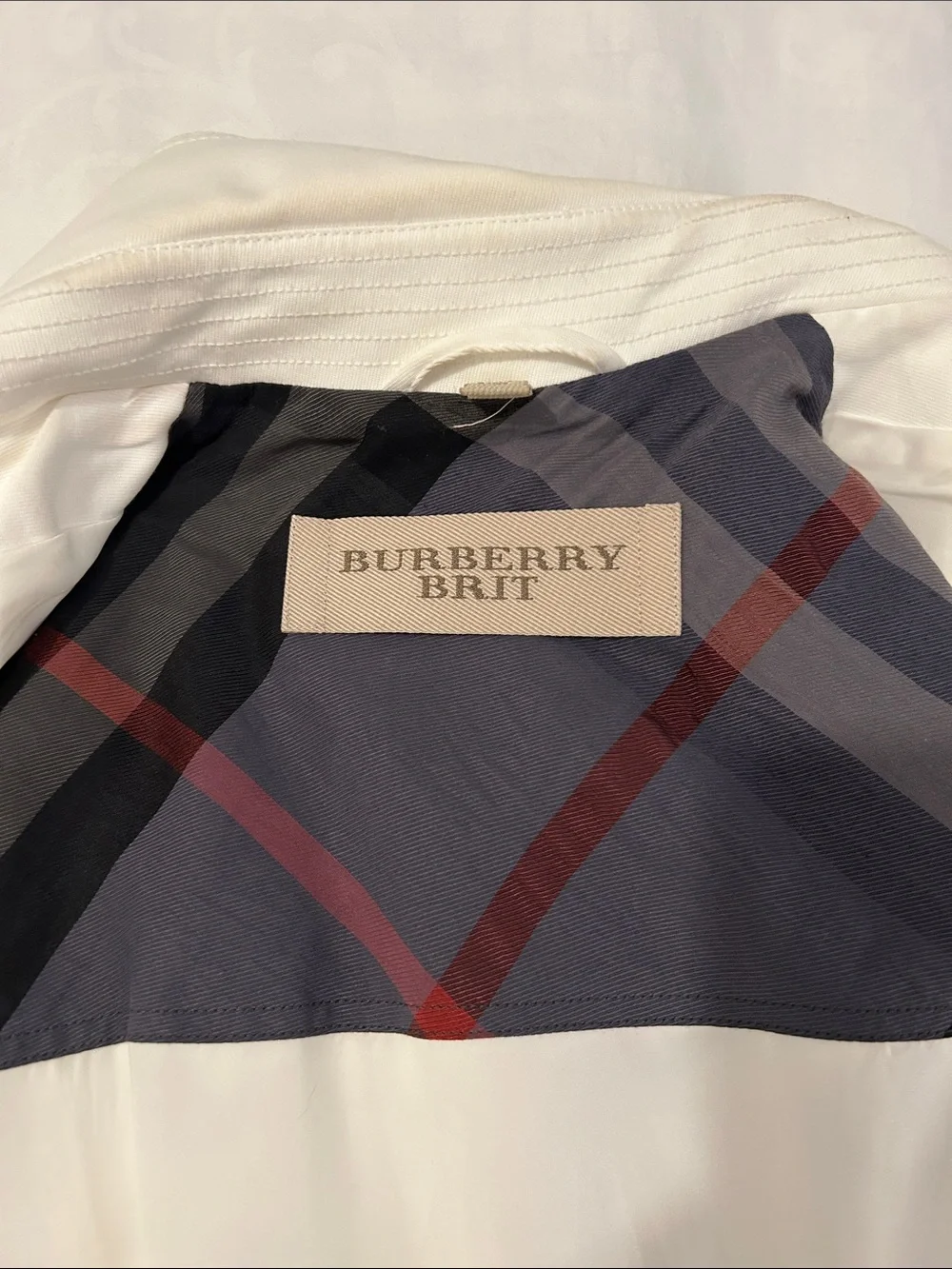 Burberry Britt Cream Double-Breasted Trench Coat with Black Buttons Sz 6 - Picture 5 of 10
